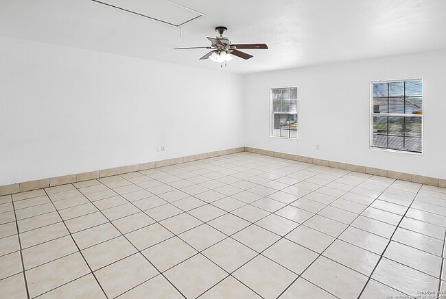 Photo - Charming 3 Bedroom in Pipers Meadow