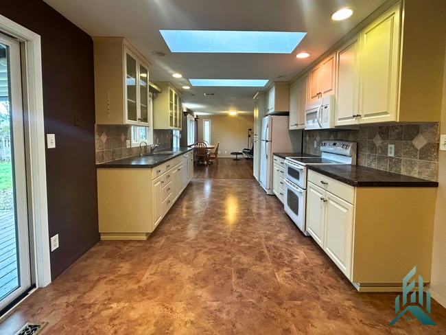 Photo - Amazing 3-bedroom, 1.5-bathroom Single-family Home