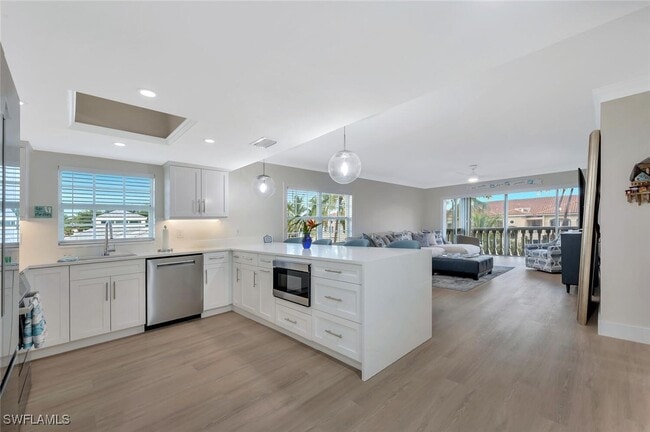 Building Photo - 666 3rd St S Unit 304