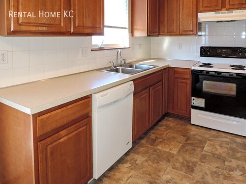 Photo - 7402 Hedge Ln Terrace