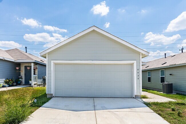 Building Photo - 4439 Zoe Pass Rental