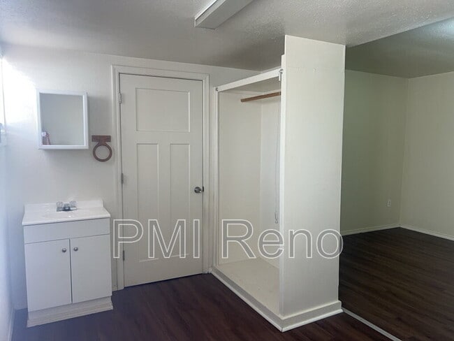 Photo - 923 W 2nd St Unit 1B