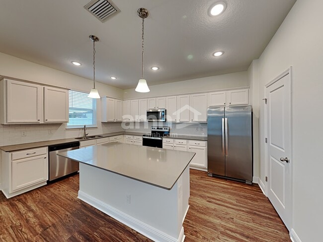 1148 Sky Lks Dr