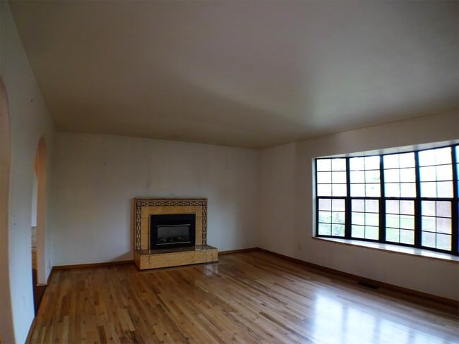 Photo - 1716 Meadow Rd