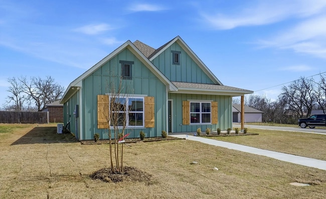 Photo - 309 Railroad Ave