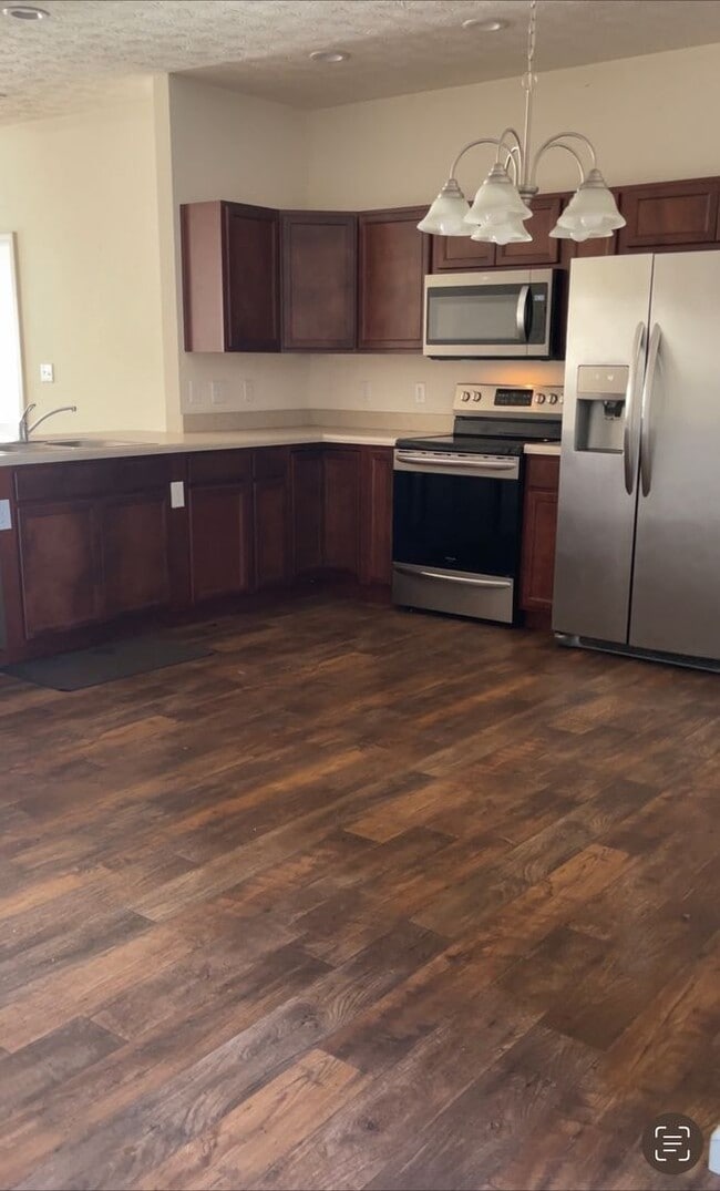 Photo - RANCH STYLE HOME - 4 Bed 2 Bath