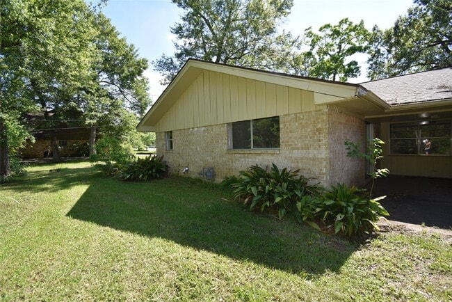 Building Photo - 126 Rollingwood St