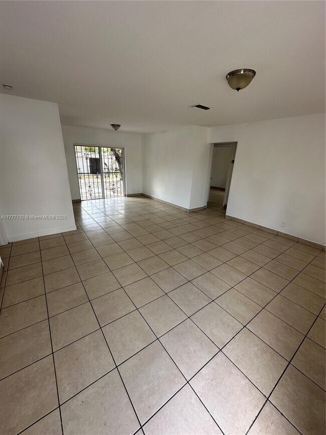 Photo - 210 NW 18th St