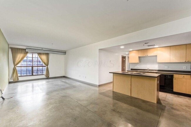 Photo - 767 N High St Unit R201