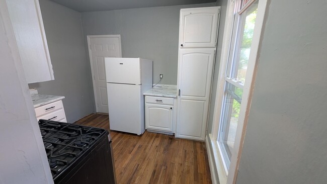 Photo - 400 E 9th St