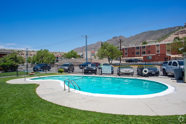 Paso Oeste Apartments