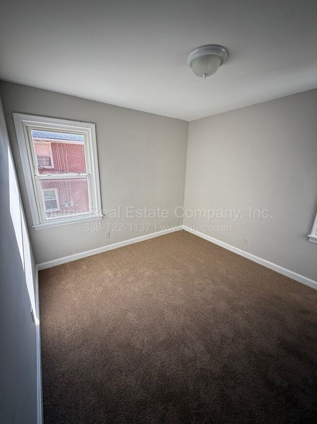 Photo - 1443 Clark Ave Unidad 1443-B