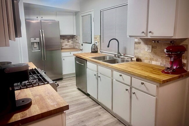 Photo - 1387 N Elderberry Ave Townhome