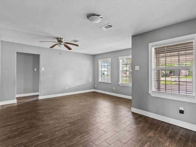 Photo - 2512 Jackson