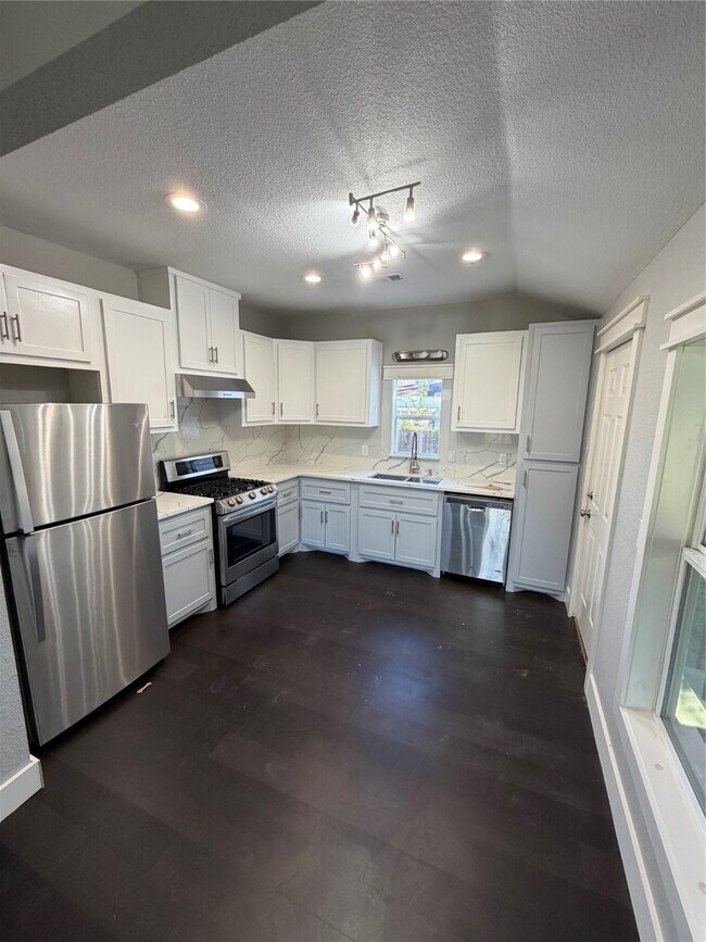 Photo - 8922 Allwood St