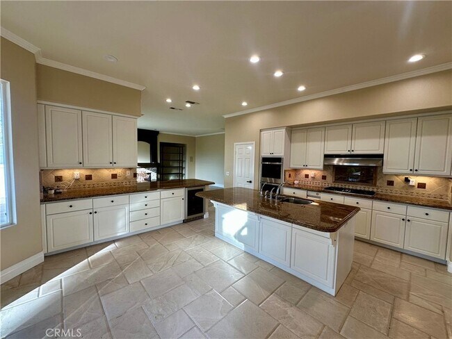 8 Danville Ln