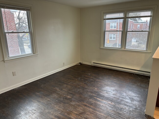 Living room - 1608 E McPherson St Apartments Unit 2nd floor