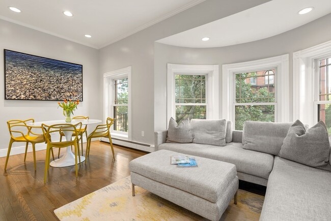 Building Photo - 203 Saint Botolph St Unit 4