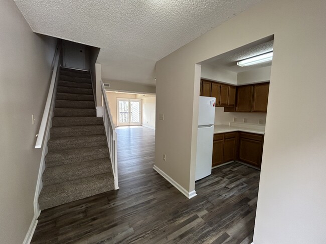 Photo - Laurelwood Apartments