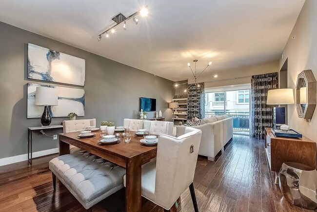 Photo - Designer Interiors. Premier Location. Effo... Unidad CHV