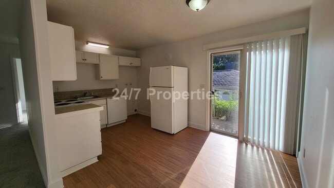 Photo - 634 N Watts. St.