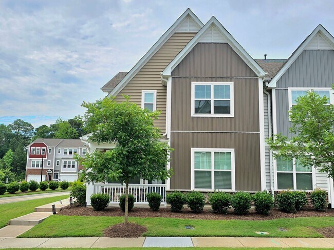 3 Bedroom 2.5 Bathroom End Unit Townhome w... - 3 Bedroom 2.5 Bathroom End Unit Townhome w...