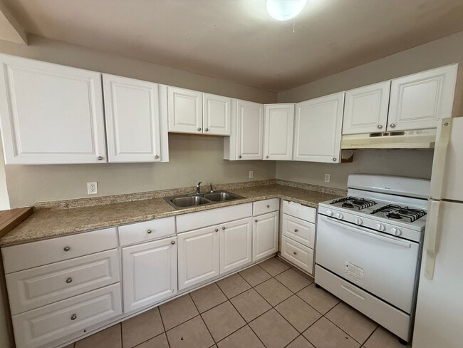 Photo - 555-565 N Kent St Unit 201