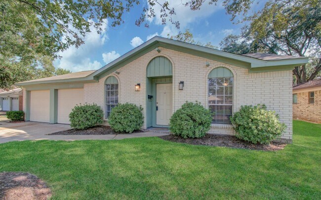 Photo - 15611 La Casa Ln