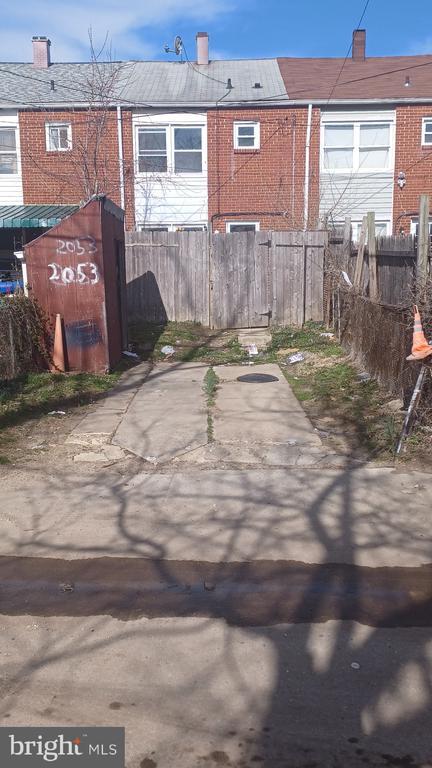 Photo - 2053 Larkhall Rd