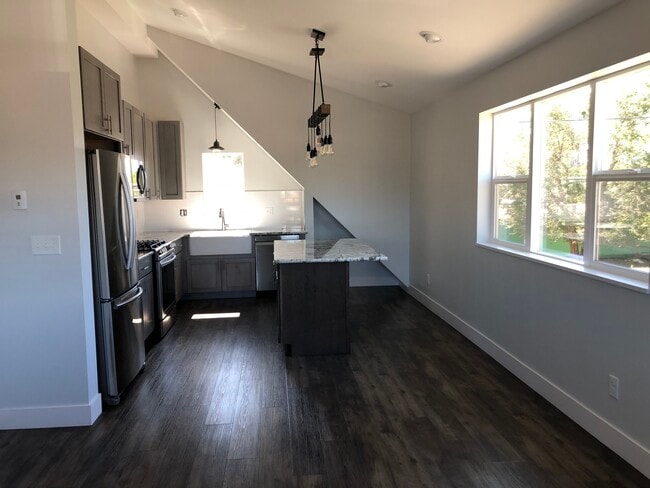 Kitchen - 702 W 1st St Unit 2