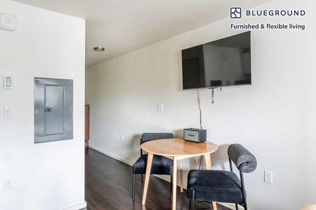 Photo - 5001 Brooklyn Ave NE Unidad FL2-ID916