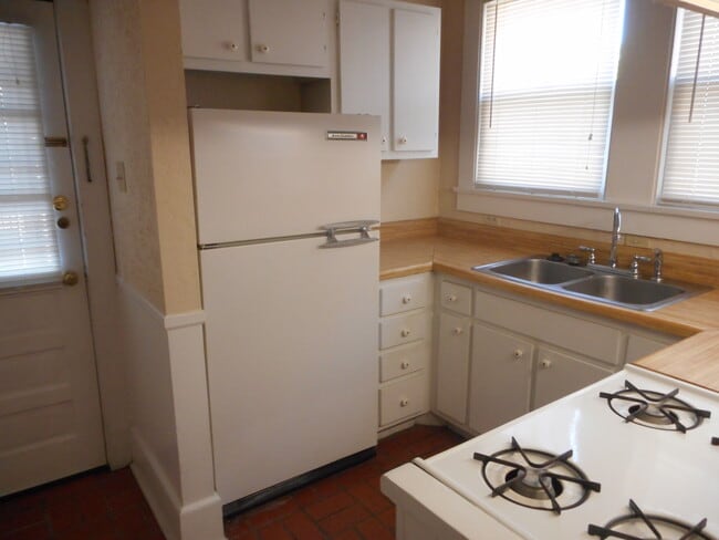 Photo - 233 Hawthorne St