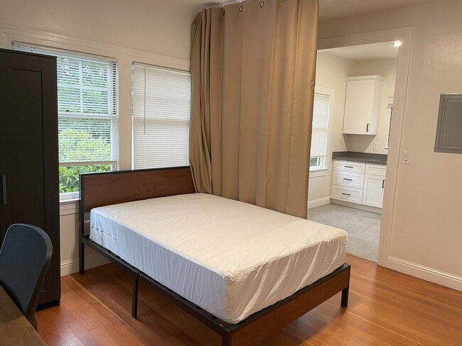Photo - College Ave Apartment for Rent Unit B