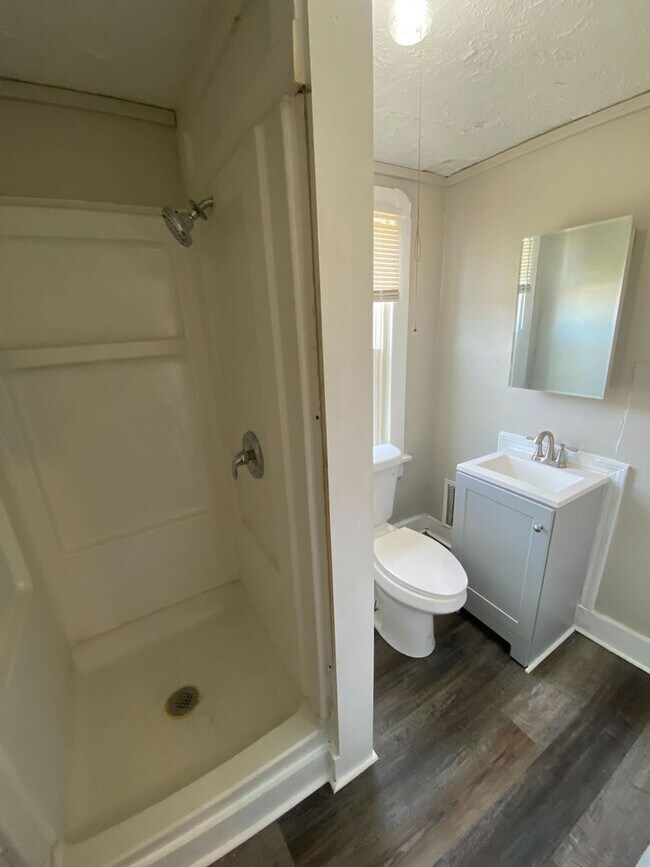 Photo - 1038 W Roache St Unit 1038 W Roache  B (Upstairs)