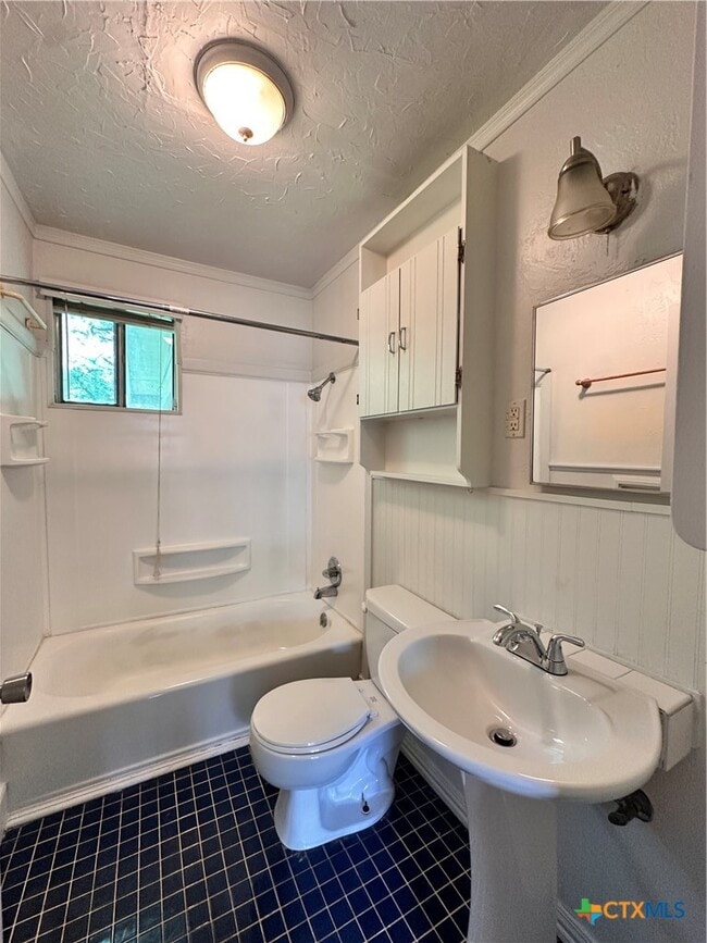 Photo - 950 Field St