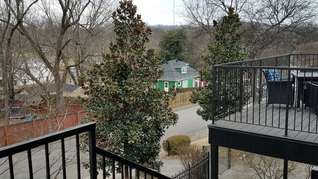 View of Park Ave. from front entrance - 5000 Park Ave Apartments