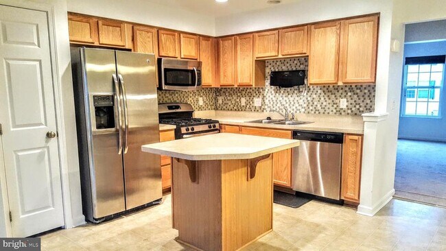 7220 Maidstone Pl