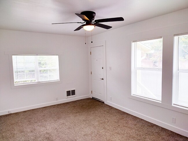 Photo - 441 SW 7th St