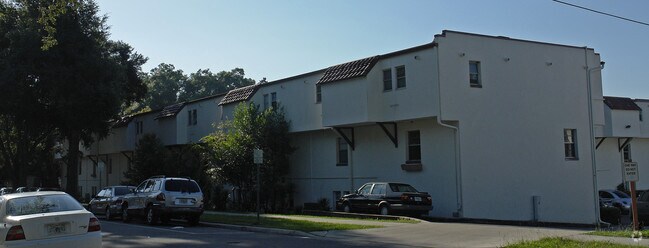 Photo - Campus Walk Apartments