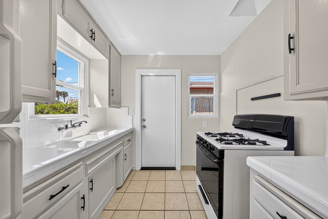 Building Photo - 3628 Highland Ave