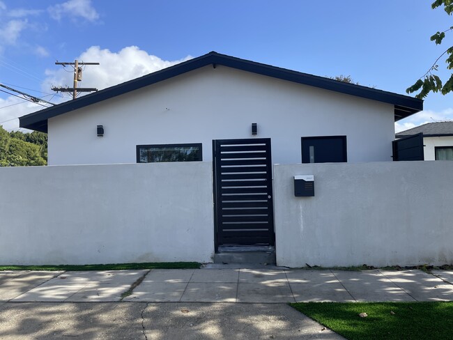 main Entry - 2901 Virginia Ave Townhome