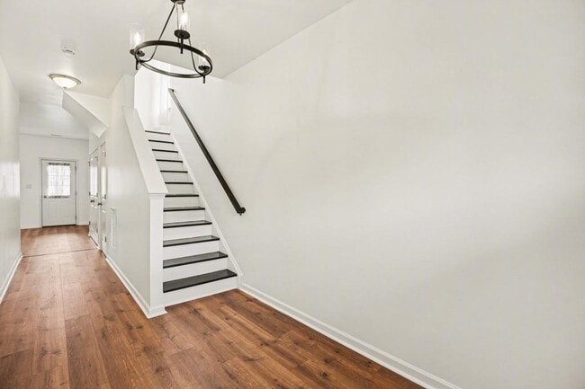 Photo - 700 Admiral's Quay Dr