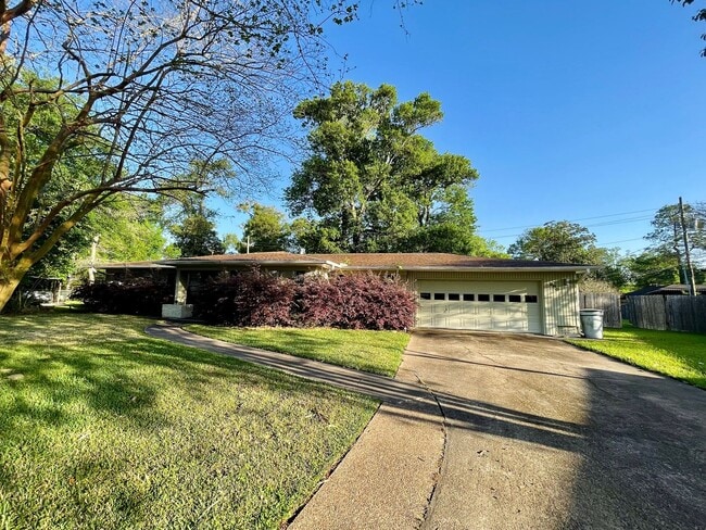 Photo - 960 Terrace Dr House