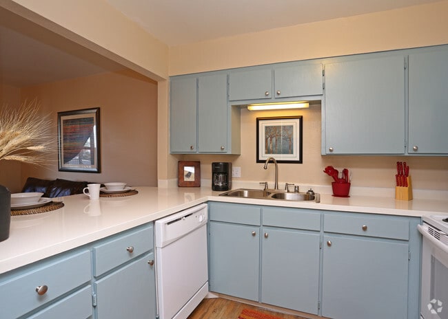 1BD,1BA - 615 SF