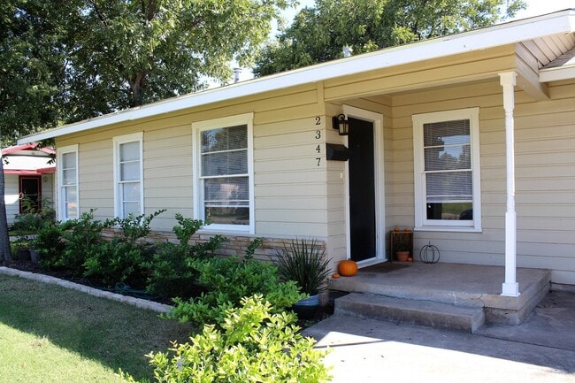 Photo - 2347 Edgemont Dr