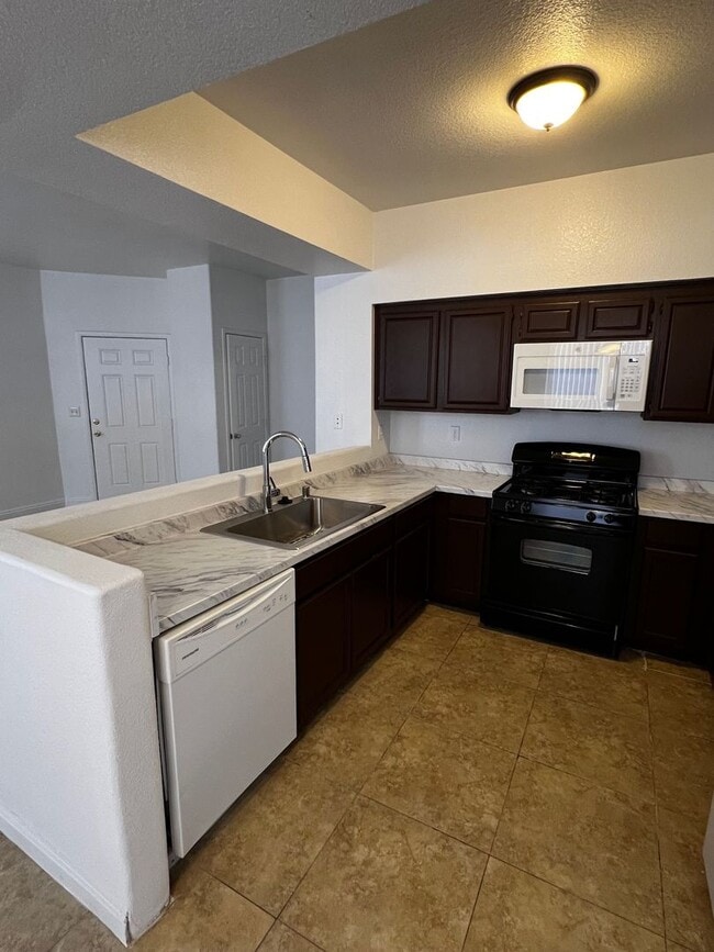 Photo - Great 3 bedroom condo Summerlin Pkwy/Buffalo 1700/mo
