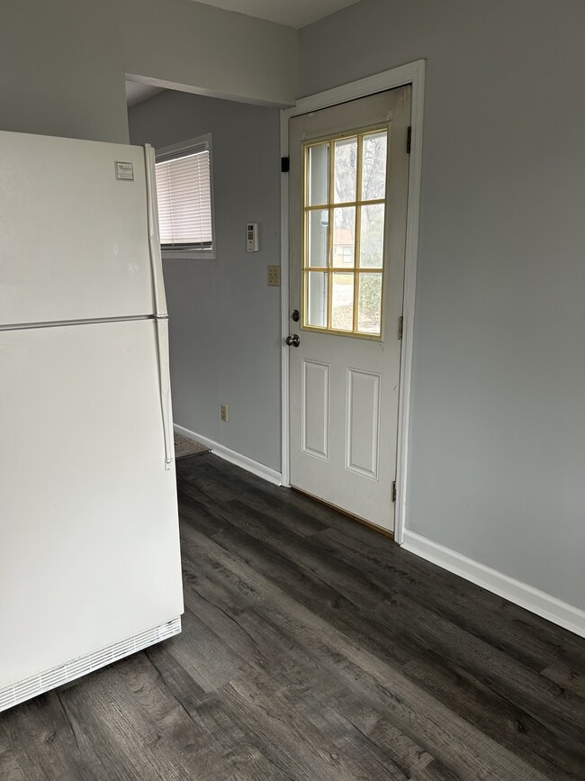 Photo - 6713 52nd St