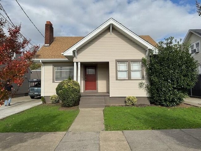 Building Photo - Updated Vintage Home