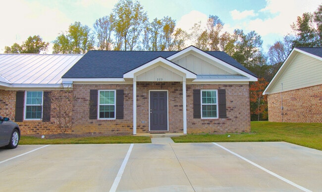 Building Photo - 223 Way Bill Cir