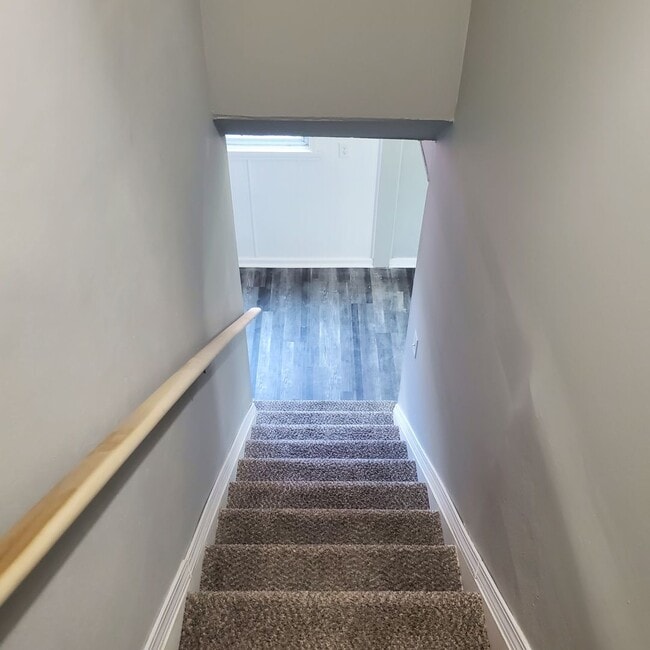 Building Photo - 4BDRM 1 1/2 BATH HOUSE FOR RENT